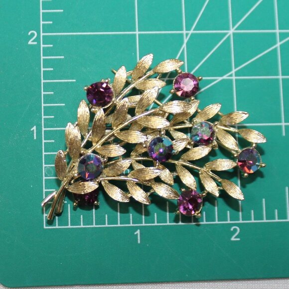 Lisner Aurora Borealis 1960's Vintage Leaf Rhinestone Brooch and Earring Set - Picture 6 of 13